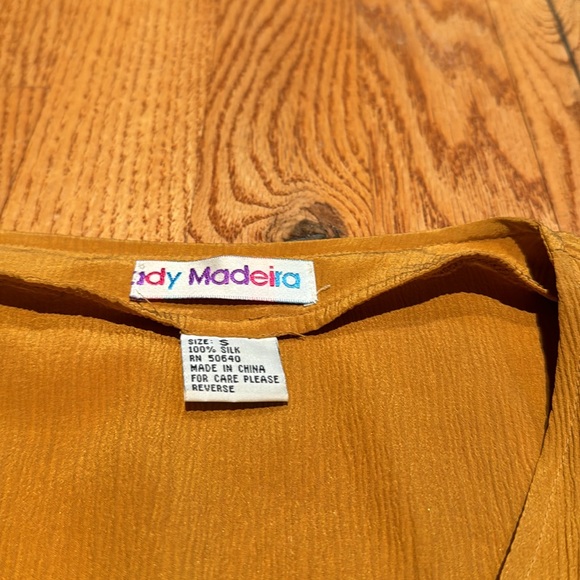 Lady Madeira vintage 100% silk mustard plisse blouse size small - Picture 2 of 4
